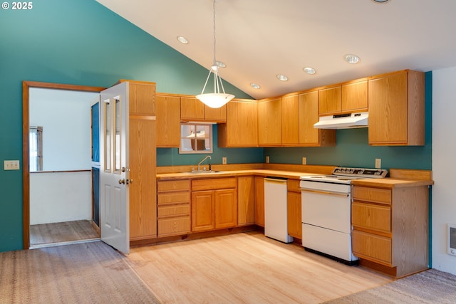 kitchen featuring lofted ceiling, sink, hanging light fixtures, light wood-type flooring, and electric range