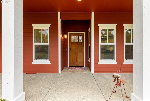 property entrance featuring a porch