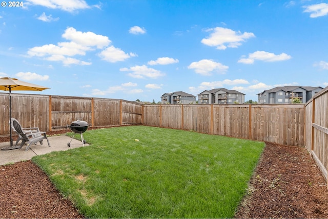 view of yard featuring a patio area