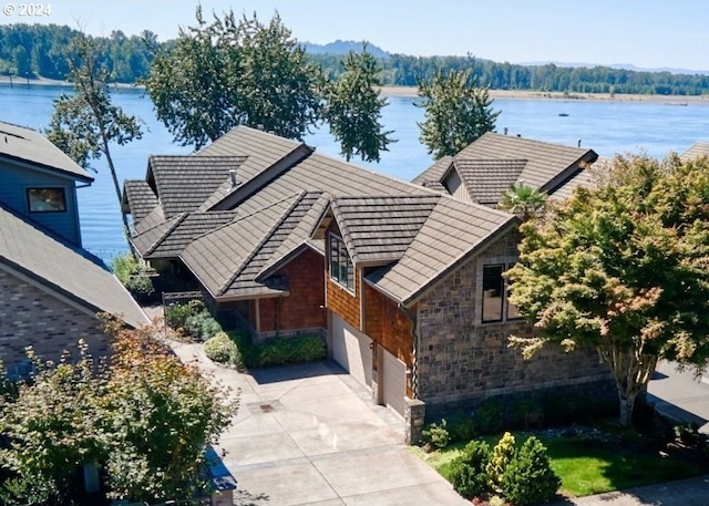 bird's eye view with a water view