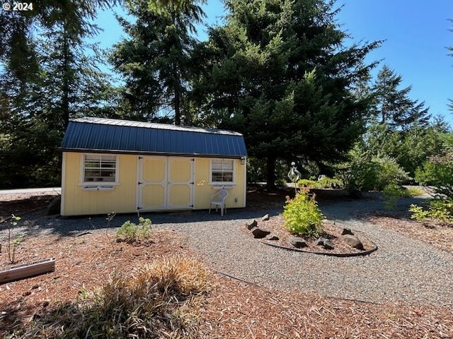 view of outbuilding