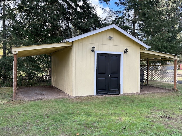 view of outdoor structure featuring a yard and a carport