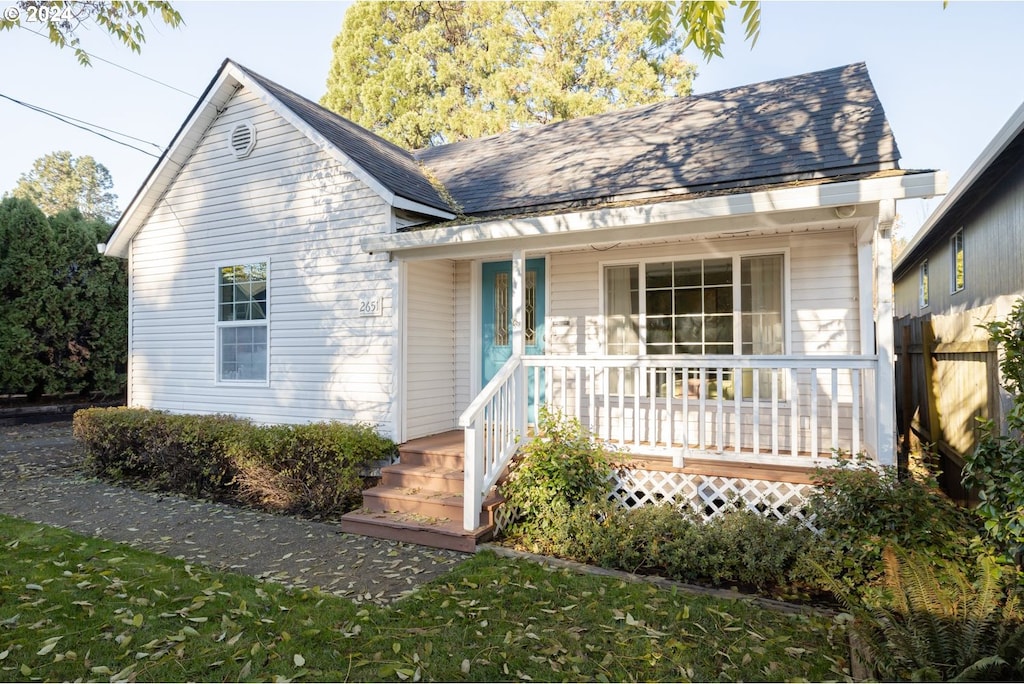 view of front of home with covered porch