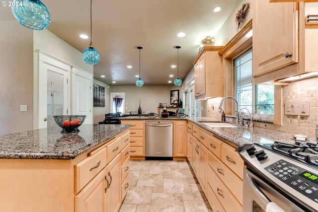 kitchen featuring stainless steel appliances, recessed lighting, light brown cabinets, a sink, and a peninsula