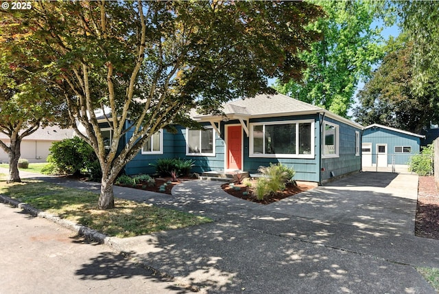 160 Beatrice Ave, Gladstone, OR 97027 - view of front of property featuring driveway