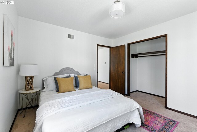160 Beatrice Ave, Gladstone, OR 97027 - carpeted bedroom featuring a closet and baseboards