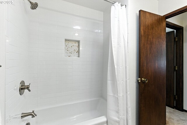 160 Beatrice Ave, Gladstone, OR 97027 - bathroom featuring shower / tub combo with curtain