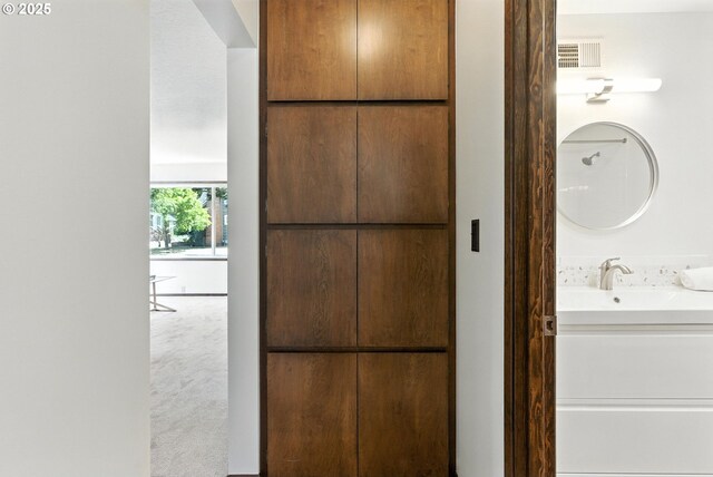 160 Beatrice Ave, Gladstone, OR 97027 - detailed view of vanity and carpet floors
