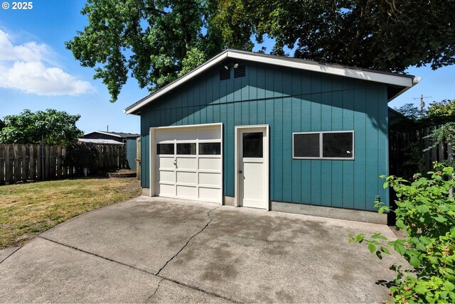 160 Beatrice Ave, Gladstone, OR 97027 - garage with concrete driveway