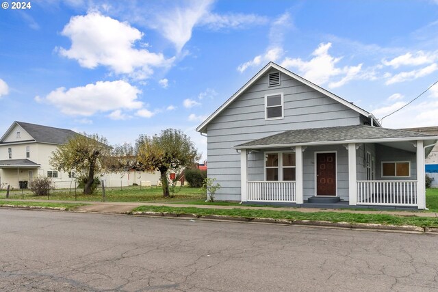 view of front of house featuring a porch