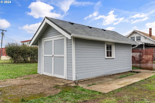 view of outdoor structure featuring a yard