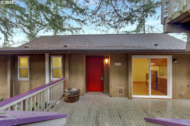 entrance to property featuring a wooden deck