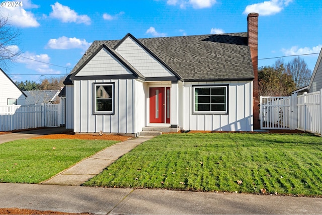 view of front of house with a front yard