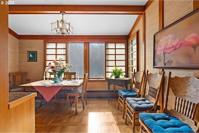 dining room featuring lofted ceiling and an inviting chandelier