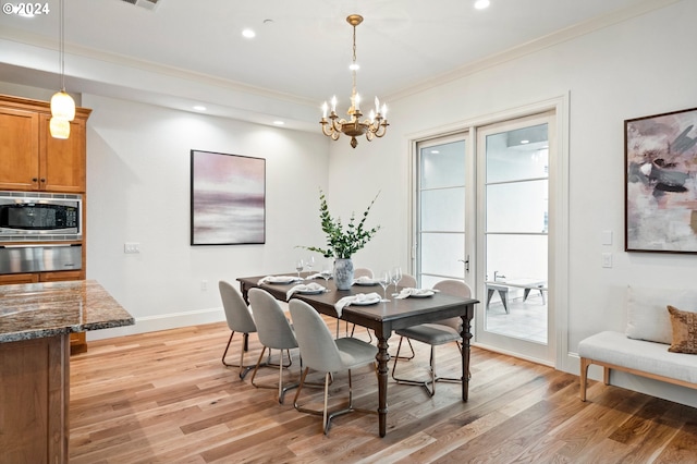 dining room featuring light wood-type flooring, ornamental molding, a notable chandelier, and recessed lighting