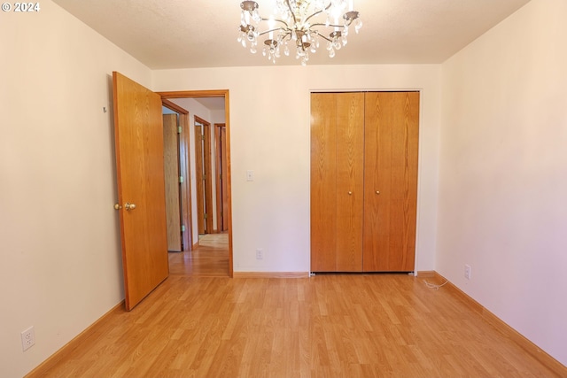 3794 Wilshire Ln, Eugene, OR 97405 - unfurnished bedroom featuring light wood finished floors, a chandelier, and a closet