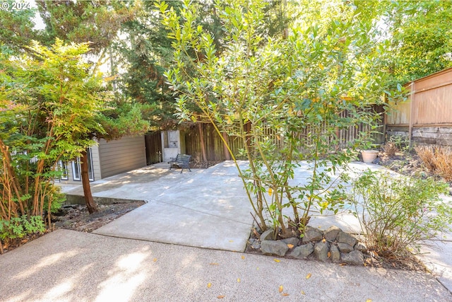 3794 Wilshire Ln, Eugene, OR 97405 - view of front facade with fence and a patio area