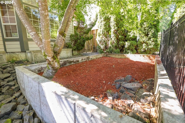 3794 Wilshire Ln, Eugene, OR 97405 - view of yard