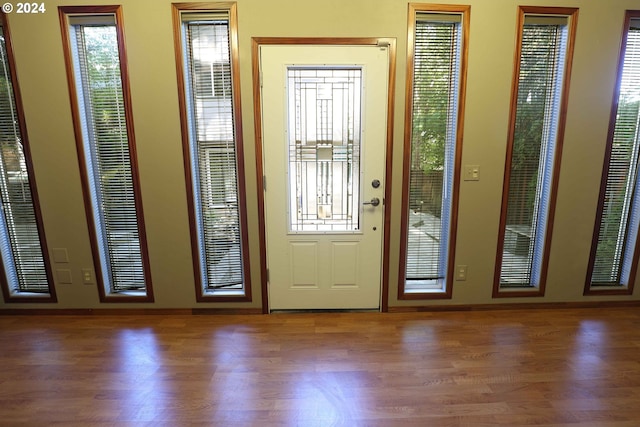 3794 Wilshire Ln, Eugene, OR 97405 - entryway with wood finished floors and baseboards