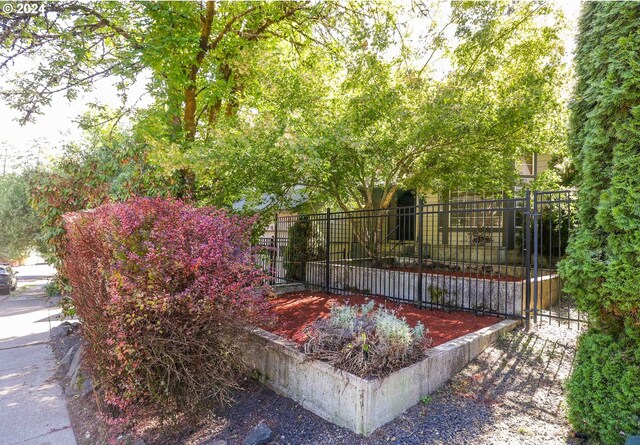 3794 Wilshire Ln, Eugene, OR 97405 - gate with fence