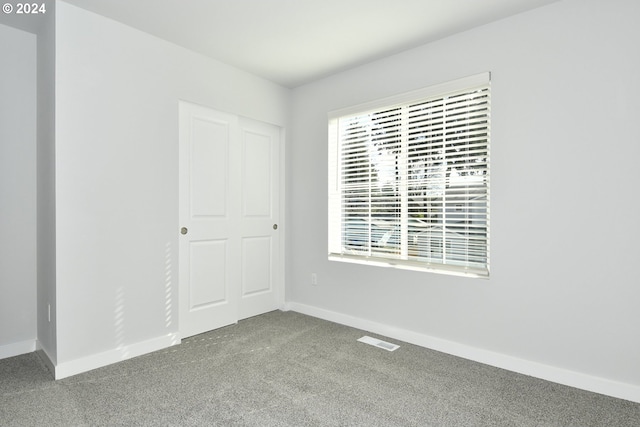 spare room with carpet flooring