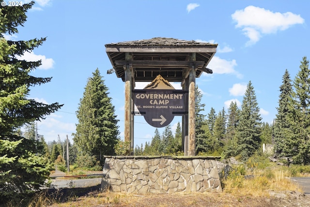 view of community / neighborhood sign