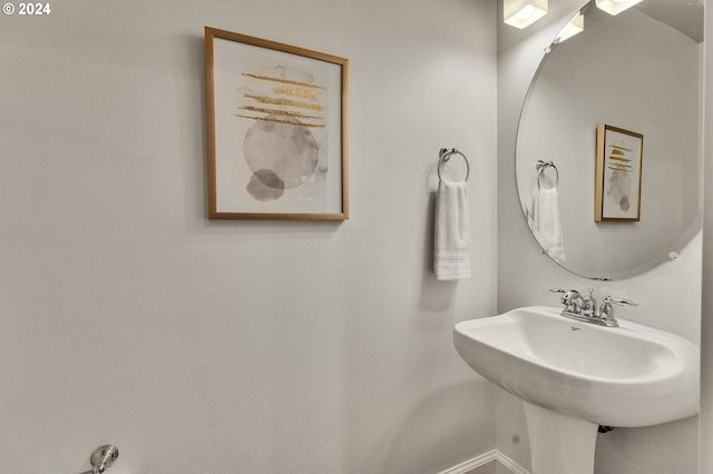 bathroom featuring sink