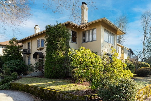 exterior space featuring a front yard