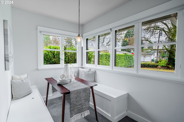 sunroom / solarium with breakfast area