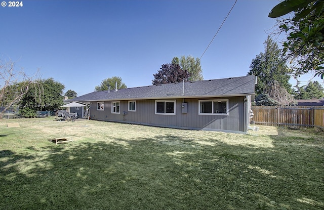 back of house featuring a lawn