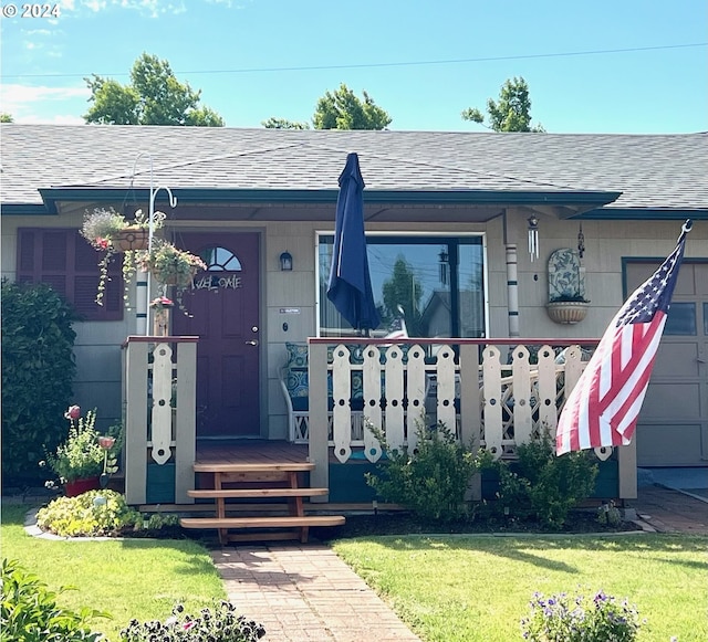 view of front facade featuring a front yard