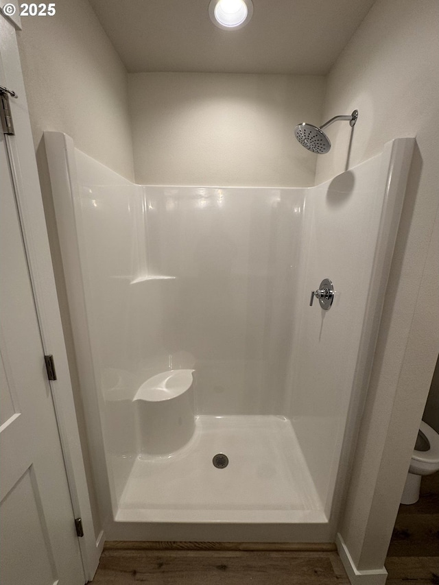 347 SE Shetterly Dr, Dallas, OR 97338 - bathroom featuring a shower, toilet, and hardwood / wood-style floors