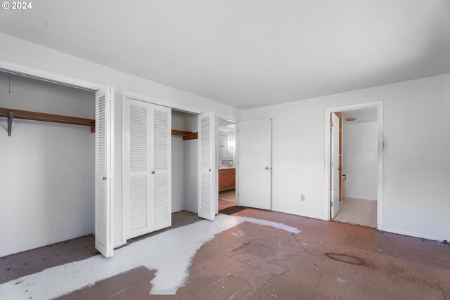 empty room with light hardwood / wood-style floors and a textured ceiling