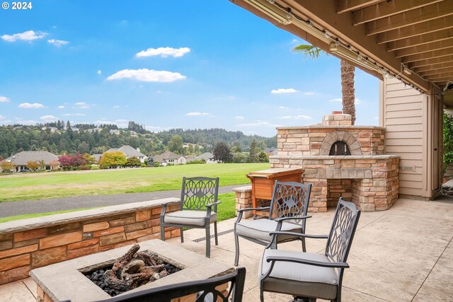 view of patio featuring a fire pit