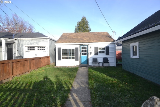 view of front of property with an outdoor structure and a front yard