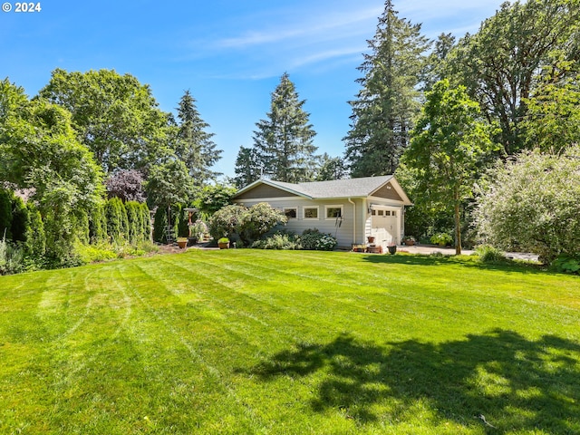 view of yard with a garage