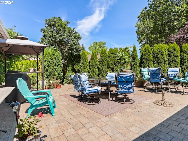 view of patio featuring an outdoor living space