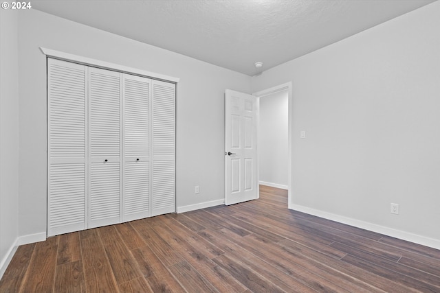 3735 NE Surf Dr, Lincoln City, OR 97367 - unfurnished bedroom featuring dark wood-style floors, baseboards, and a closet