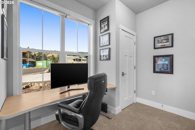 office area with a healthy amount of sunlight and light colored carpet