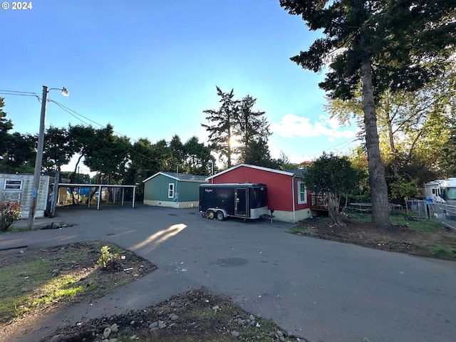 view of front facade featuring a carport