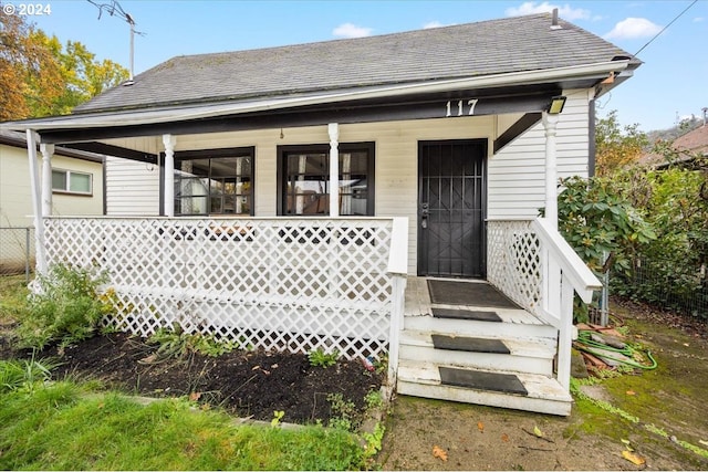 entrance to property featuring covered porch