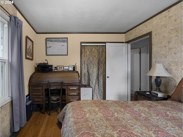 bedroom featuring light hardwood / wood-style floors, a closet, and ornamental molding