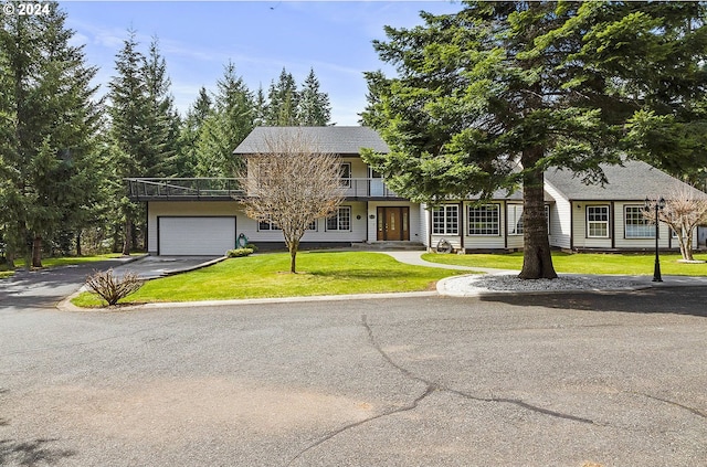 view of front of property featuring a front lawn and a garage