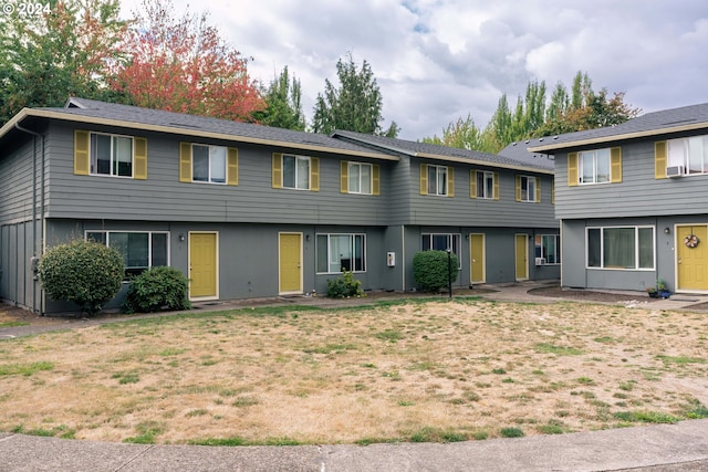 view of front of property with a front lawn