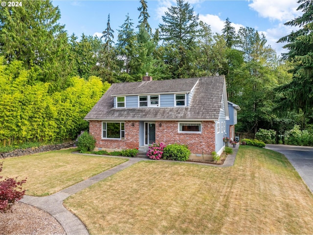 view of front of home featuring a front yard