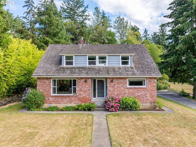 view of front of home featuring a front yard