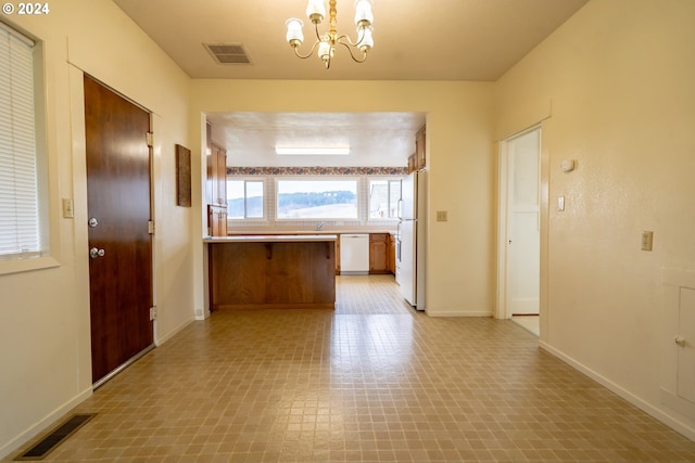 hall with sink and a chandelier