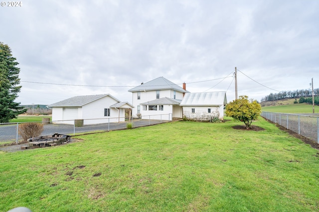 exterior space featuring a front yard