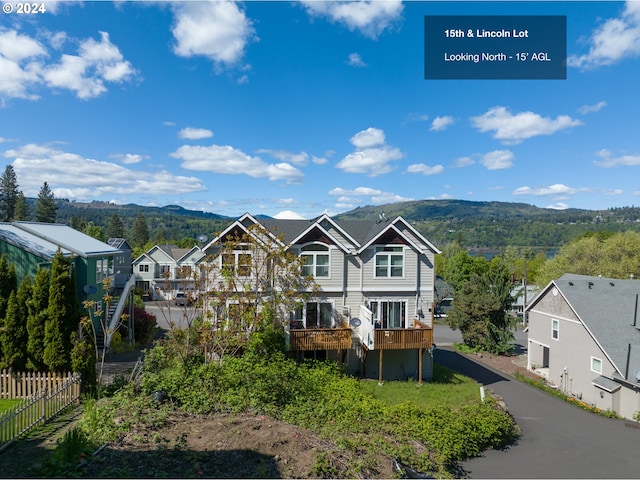 Listing photo 3 for 1534 Lincoln St, Hood River OR 97031