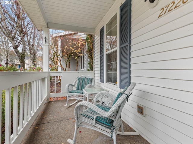 balcony featuring covered porch